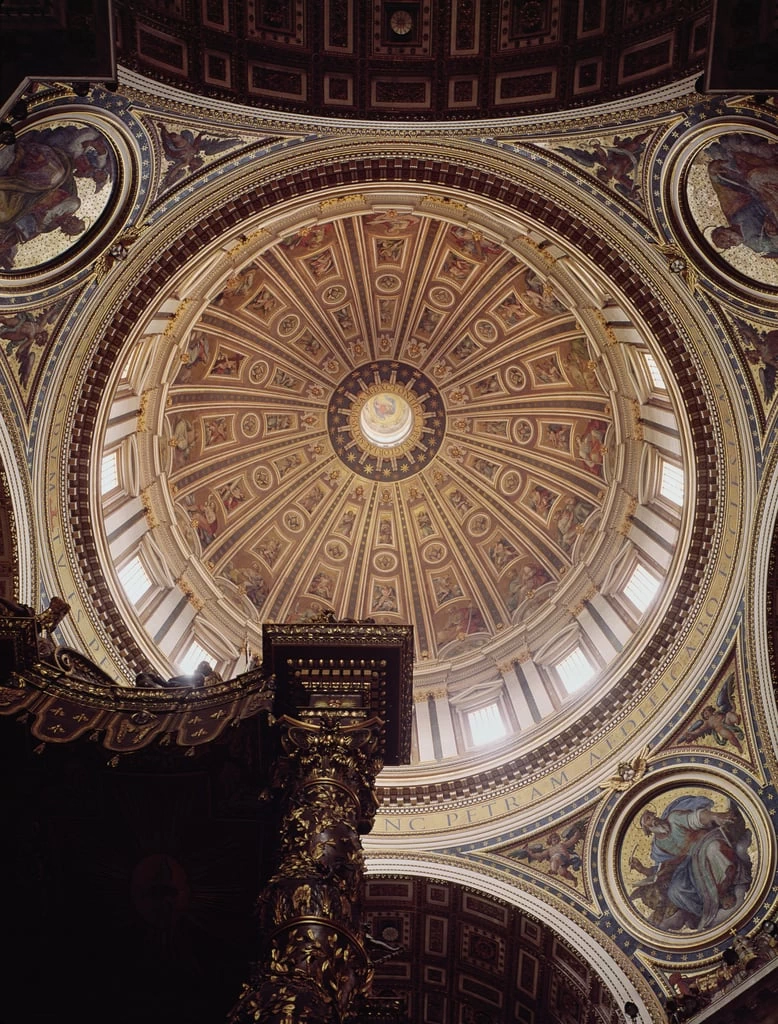 Veduta dell'interno della cupola, iniziata da Michelangelo nel 1546 e completata da Domenico Fontana - San Pietro, Vaticano